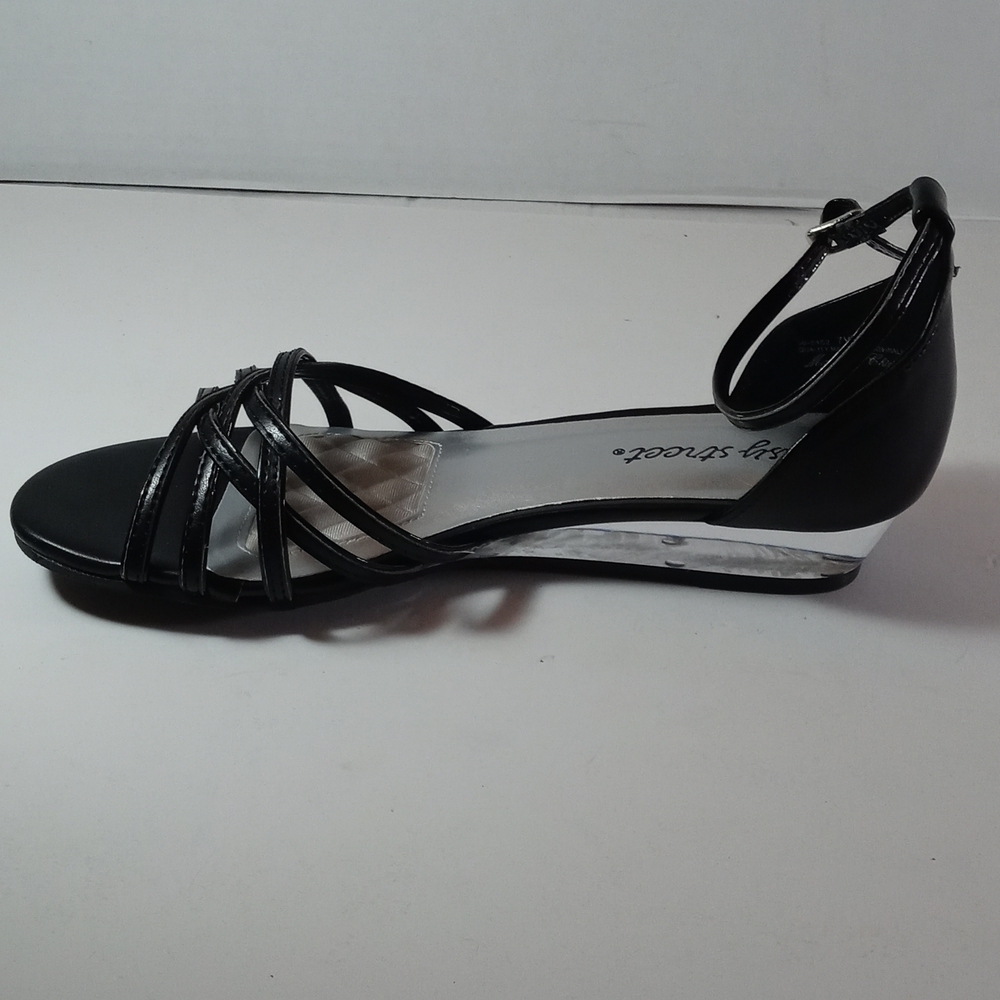 Sandal - Picture 3 of 6